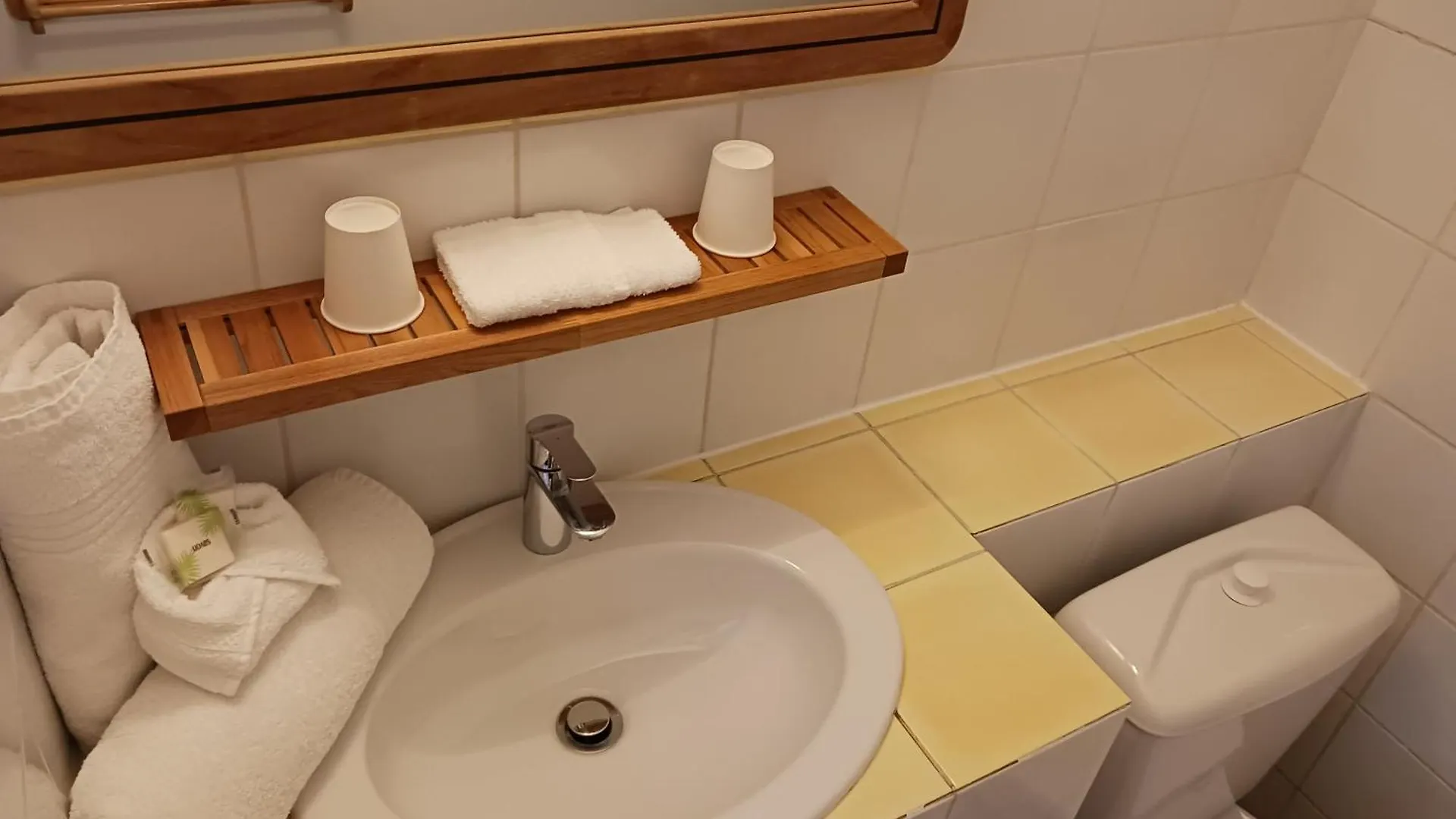 **  Hotel Du Lac Chateau-Arnoux-Saint-Auban France